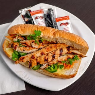 BM1. Grilled Chicken or Pork Sandwich