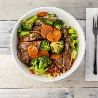 B4. Beef Stir Fry Noodle Bowl